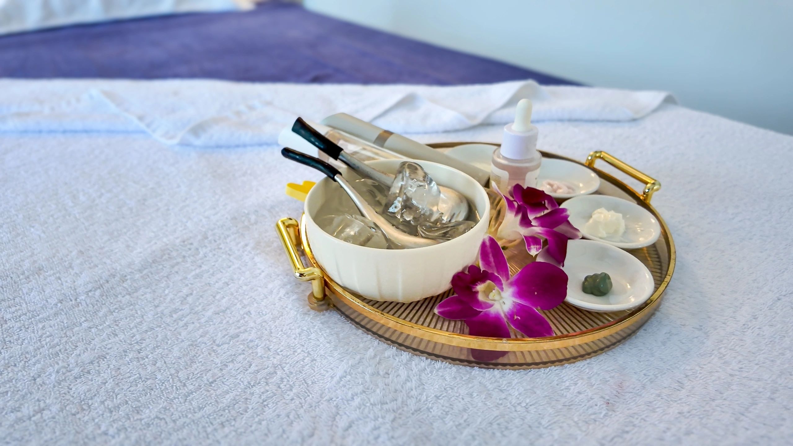 Aromatic oil massage therapy